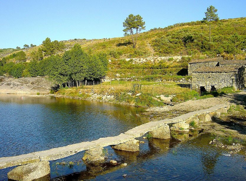 Praia fluvial de Vila Cova à Coelheira, Portugal